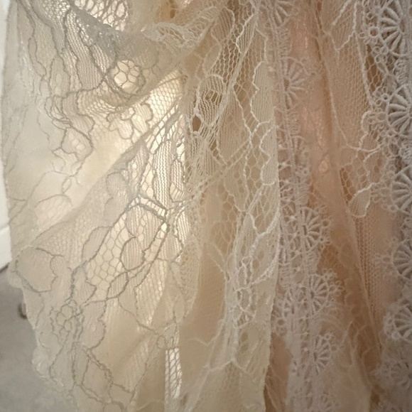 Gorgeous Alice and Olivia Puff Sleeve Lace Top - Picture 7 of 9